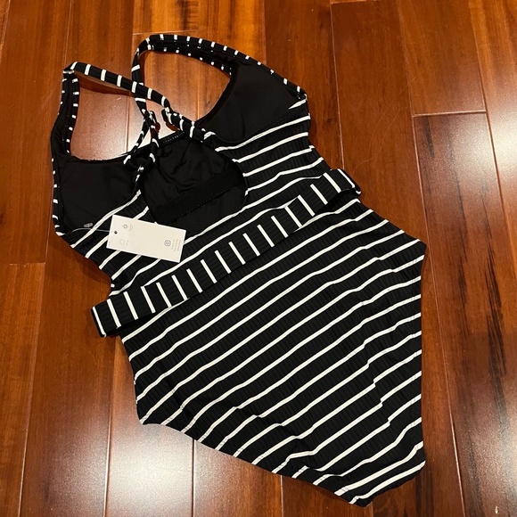 New NWT Lands End Black White Swimsuit Onepiece Stripe Belt Size Extra Small XS - Picture 4 of 8
